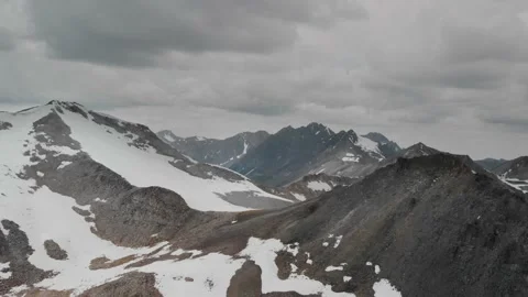 Aerial view of high mountain range with ice and snow Vídeos de archivo 157306069