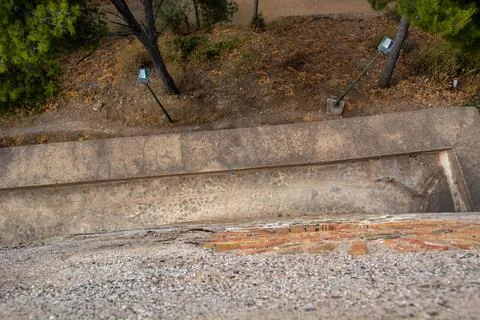 Aerial View from High Wall Overlooking Pathway and Trees Foto stock
