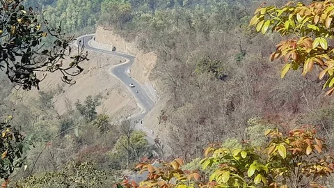 Aerial view of a hilly road 库存影片 106720673