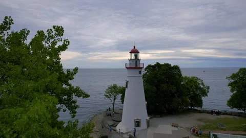 Aerial view of historic Marblehead lighthouse at Lake Erie shore in Ohio st.. Video stock 320586191