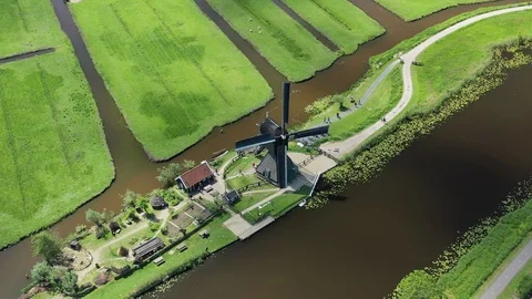 Aerial view of historic windmill in Kinderdijk village - Netherlands, Europe Vídeos de archivo 110747484