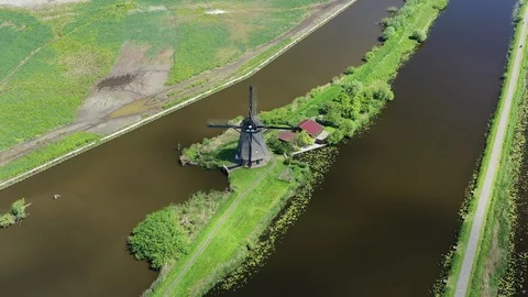 Aerial view of historic windmill in Kinderdijk village - Netherlands, Europe Stockbeeldmateriaal 110803469