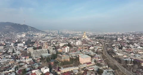 Aerial view of Holy Trinity Cathedral Sameba in Tbilisi Georgia 스톡 동영상 171027930