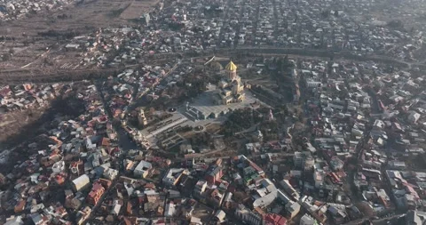 Aerial view of Holy Trinity Cathedral Sameba in Tbilisi Georgia Vídeos de archivo 171028621