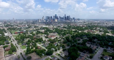 Aerial view of Houston's third ward and downtown 스톡 동영상 90970799