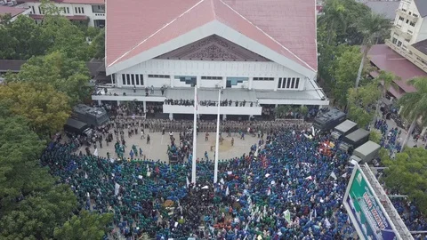 Aerial View of Huge demonstration in front of government building Video stock 125034237