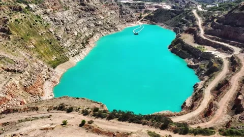 Aerial view of huge open pit mine, fossil fuel open-cast mining facility Vidéo 153832502