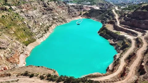 Aerial view of huge open pit mine, fossil fuel open-cast mining facility Vidéo 153832603