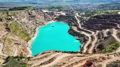 Aerial view of huge open pit mine, fossil fuel open-cast mining facility Vidéo 153832662