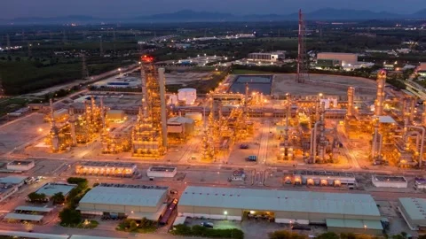 Aerial view hyper lapse oil refinery, refinery plant Stock-Footage 133508911