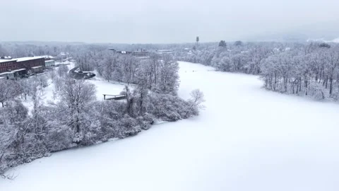 Aerial View of Ice Covered River During Winter in Easthampton, Massachusetts 스톡 동영상 331052203