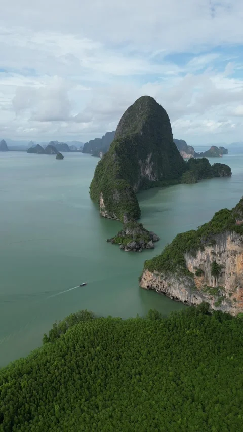 Aerial View of Iconic Limestone Karst Islands in Phang Nga, Thailand Video stock 334624123