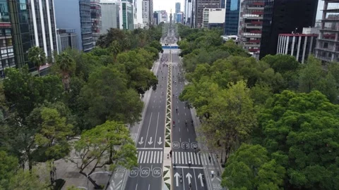 Aerial view of the iconic Paseo de La Reforma avenue, Mexico City 4K 動画素材 159384754