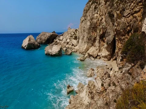 Aerial view of an idyllic untouced beach without people in Lefkada, Greece Vídeo Stock 80051825