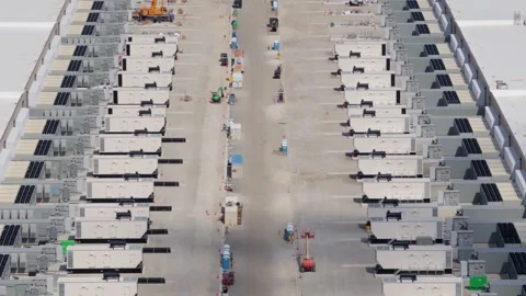 Aerial view of an industrial data center facility under construction Vídeo Stock 345771784