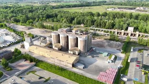 Aerial view of industrial facility with large silos, storage containers Vidéo 335681386