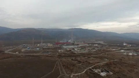 Aerial view of industrial plant pollution with smokestacks emitting smoke 库存影片 347361053