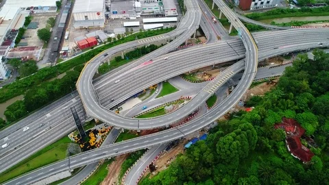 Aerial view. Interchanges build in the city to combat  traffic jam. Видео 81893977