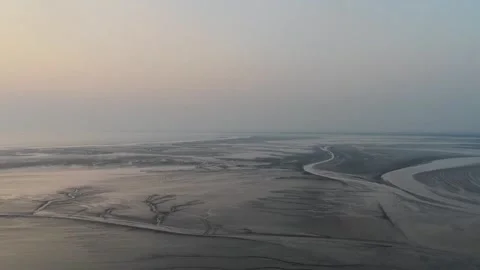 Aerial View of Intricate Tidal Patterns and Mudflats on Qiantang River, 스톡 동영상 337598955
