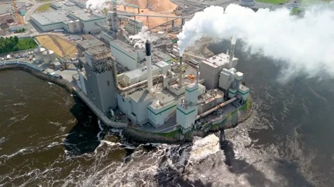 Aerial view of the Irving Pulp And Paper mill Vídeos de archivo 333976436