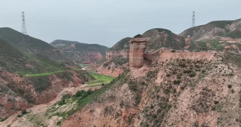 Aerial View Of Isolated Danxia Rock Pillar Mountain Vidéo 312930921