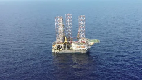 Aerial view of jack up drilling rig in the middle of the ocean while rig move Stock Footage 229441777