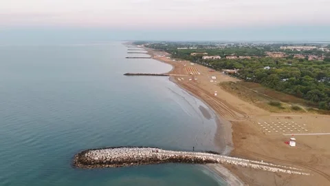 Aerial View of a Jettys and  the Beach With the Aegean Sea on an Island Vídeos de archivo 343160519