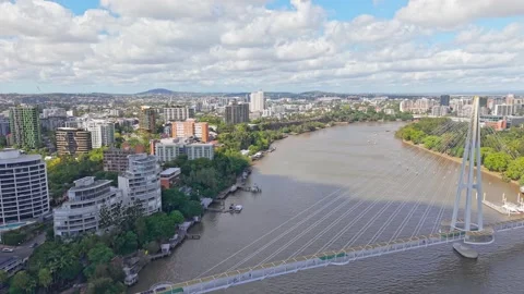 Aerial View of Kangaroo Point and Brisbane River in Brisbane Queensland Aus.. 스톡 동영상 338336312