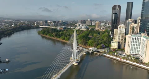 Aerial view of Kangaroo Point Bridge and Brisbane CBD, Brisbane, QLD, Australia Stock Footage 320155585
