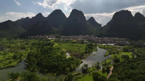 Aerial view of karst peak forest city in Guilin, Guangxi Stockbeeldmateriaal 307095619