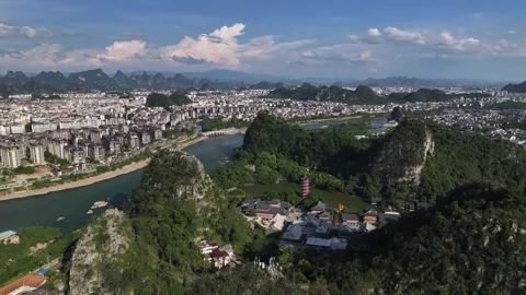 Aerial view of karst peak forest city in Guilin, Guangxi Vídeo Stock 307096038