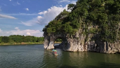Aerial view of karst peak forest city in Guilin, Guangxi Vídeo Stock 307096053