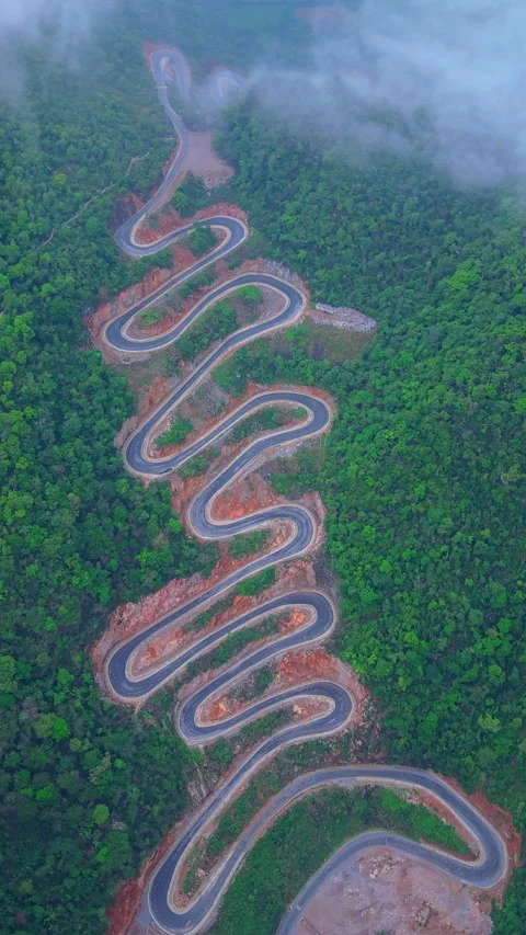 Aerial view of Khau Coc Cha mountain pass in Bao Lac, Cao Bang, Vietnam Video stock 310101300