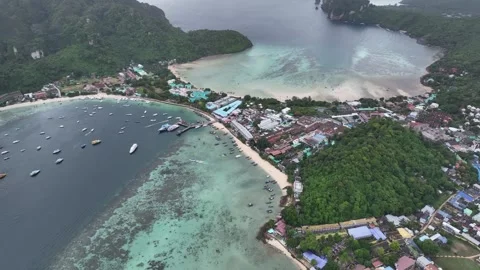 Aerial view of Ko Phi Phi Don in Thailand Vidéo 266667220