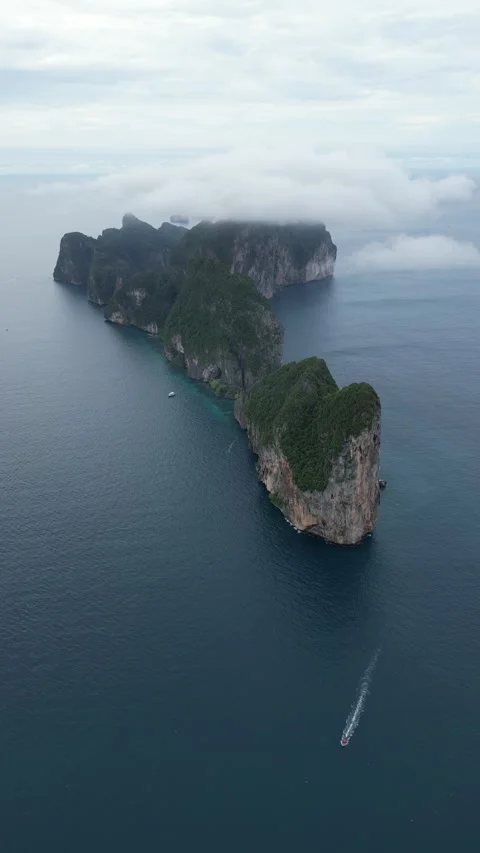 Aerial View of Koh Phi Phi, Thailand Video stock 334722674