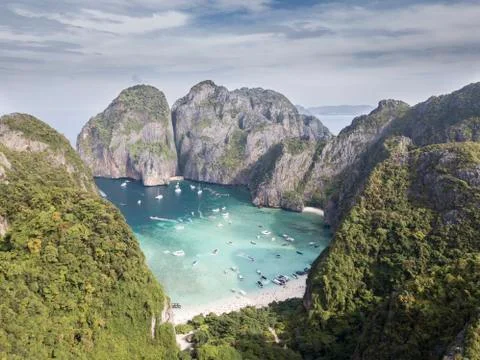 Aerial view: Koh Phi Phi in Thailand. The famous Maya bay. 스톡 사진