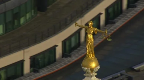 Aerial view of Lady Justice at The Old Bailey, London. Stock Footage 18154336