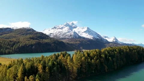 Aerial View Of Lake Surrounded By Trees In Autumn Colors - Engadine, Switzerland 库存影片 141539990