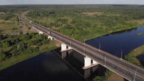 Aerial view of a large bridge across the river with traffic cars and a beautiful 库存影片 150809993