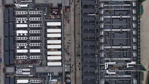 Aerial View of Large Colocation and Cloud Data Center Vidéo 346531204