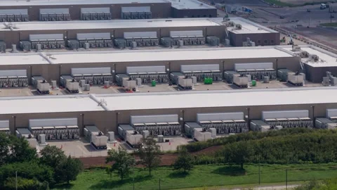 Aerial view of a large data center under construction in Illinois, United States Vídeo Stock 345771681