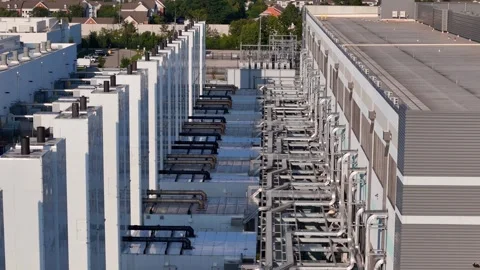 Aerial view of a large data center building infrastructure in Ohio with cooling Vídeos de archivo 346148097