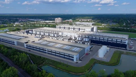Aerial view of a large data center and cloud computing facility in Ohio Stock Footage 346148173