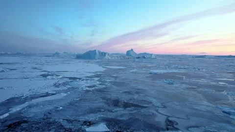 Aerial view of large iceberg floating on frozen arctic sea at twilight. Stock-Footage 341389051