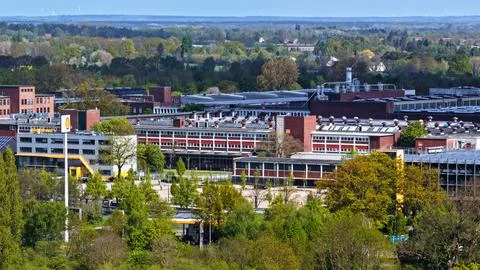 Aerial View of Large Industrial Complex with  Solar Panels on Rooftops Foto stock