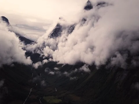 Aerial View of Large Mountain Covered in Fog, Trees, Forest in Norway 스톡 동영상 82981037