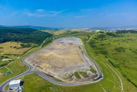 Aerial view of a large municipal solid waste landfill site. Waste disposal Stock-Fotos