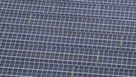 Aerial View of Large Solar Panel Array in Green Landscape Fotos Stock