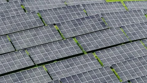 Aerial View of Large Solar Panel Array in Green Landscape Fotos Stock