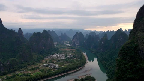 Aerial View of Li River Karst Mountains at Dawn Vídeo Stock 340523789